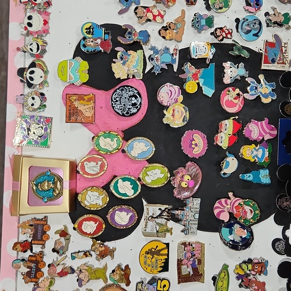 Mona81 Is Live With Disney Pins! - Picture 6 of 8